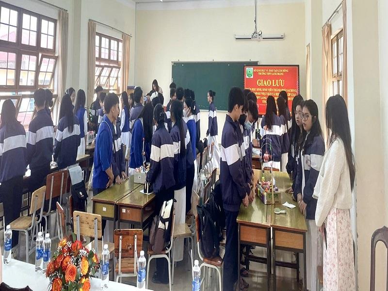 Đoàn học sinh, sinh viên thành phố Yachiyo giao lưu với học sinh Trường THPT LangBiang