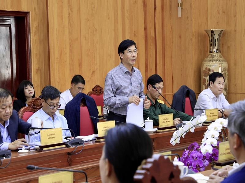 Đại tá Đinh Xuân Huy - Phó Giám đốc Công an tỉnh, báo cáo tình hình an ninh trật tự