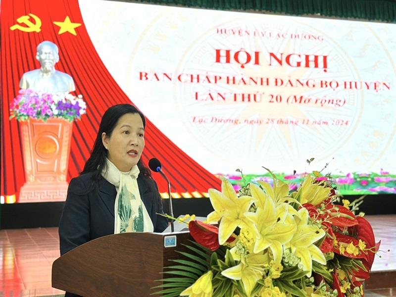 Đồng chí Trần Thị Chúc Quỳnh - Bí thư Huyện ủy Lạc Dương phát biểu kết luận hội nghị