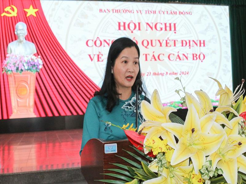 Đồng chí Trần Thị Chúc Quỳnh - Tỉnh ủy viên, Bí thư Huyện ủy Lạc Dương phát biểu nhận nhiệm vụ