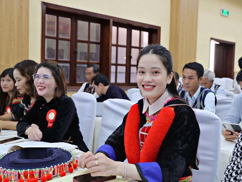 Đại biểu phấn khởi trong ngày Đại hội DTTS tỉnh