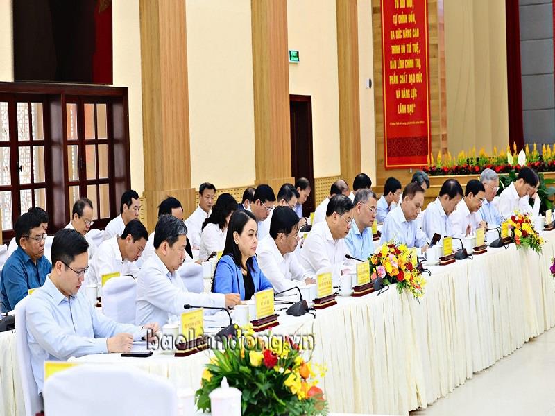 Các đại biểu Đoàn công tác Trung ương tham dự buổi làm việc