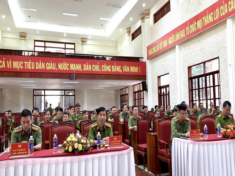 Các đại biểu tham dự hội nghị trực tuyến tại điểm cầu Công an tỉnh