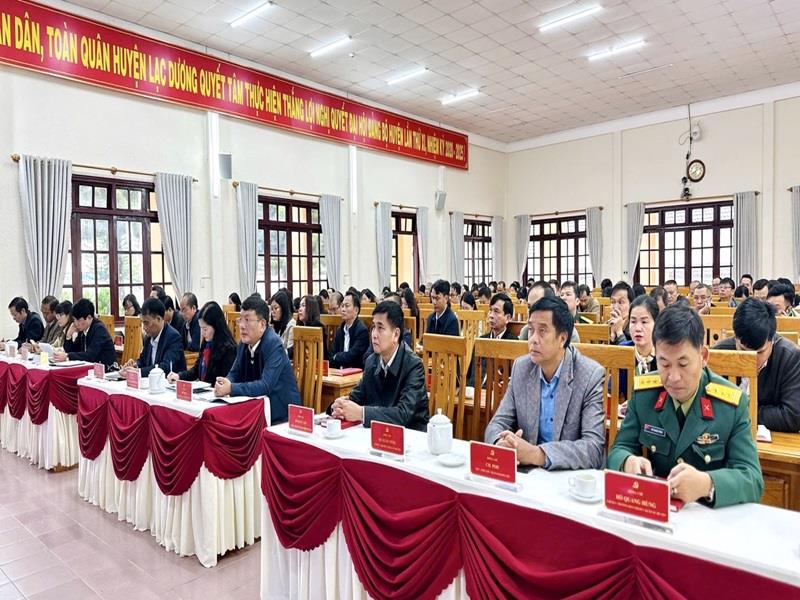 Các đại biểu tham dự Hội nghị trực tiếp tại điểm cầu Hội trường Huyện ủy