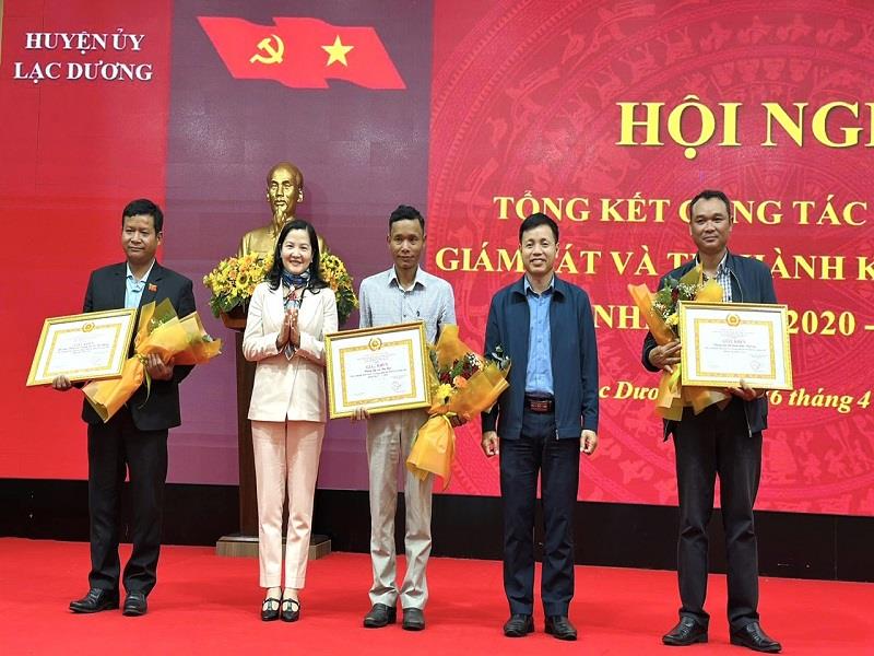Khen thưởng các tập thể đạt thành tích xuất sắc trong công tác kiểm tra, giám sát nhiệm kỳ 2020 - 2025