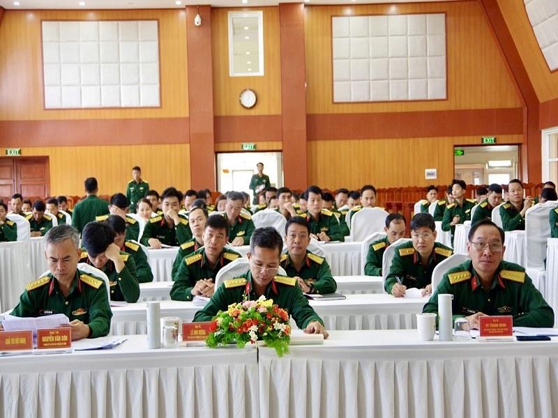Các đại biểu tham dự hội nghị trực tuyến tại điểm cầu Bộ CHQS tỉnh