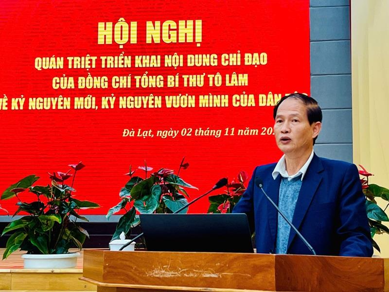 Đồng chí Nguyễn Trọng Ánh Đông - Trưởng Ban Tổ chức Tỉnh uỷ quán triệt một số nội dung tại Hội nghị