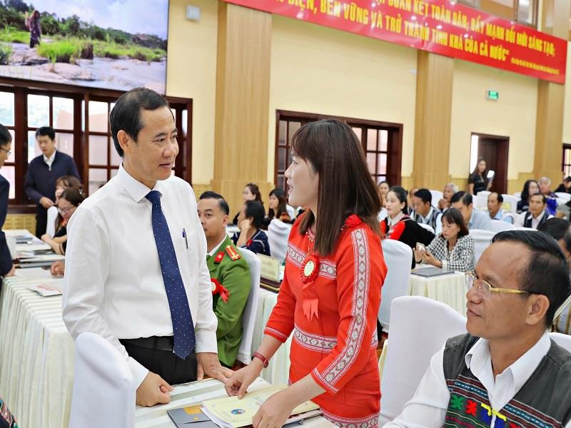 Quyền Bí thư Tỉnh ủy Nguyễn Thái Học thăm hỏi đại biểu tiêu biểu người đồng bào DTTS