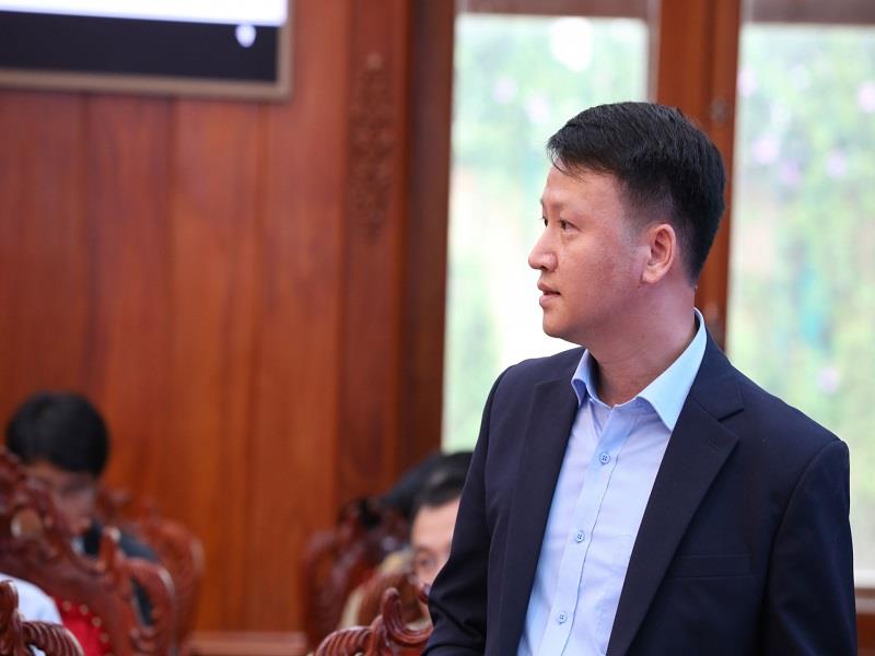 Đại diện Tập đoàn Phương Trang, đại diện liên danh đơn vị đề xuất đầu tư đoạn Bảo Lộc – Liên Khương nêu ý kiến tại buổi làm việc