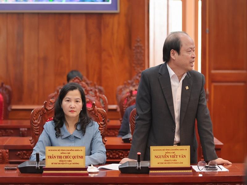 Bí thư Huyện uỷ Bảo Lâm báo cáo về việc lấy ý kiến cử tri tại địa phương
