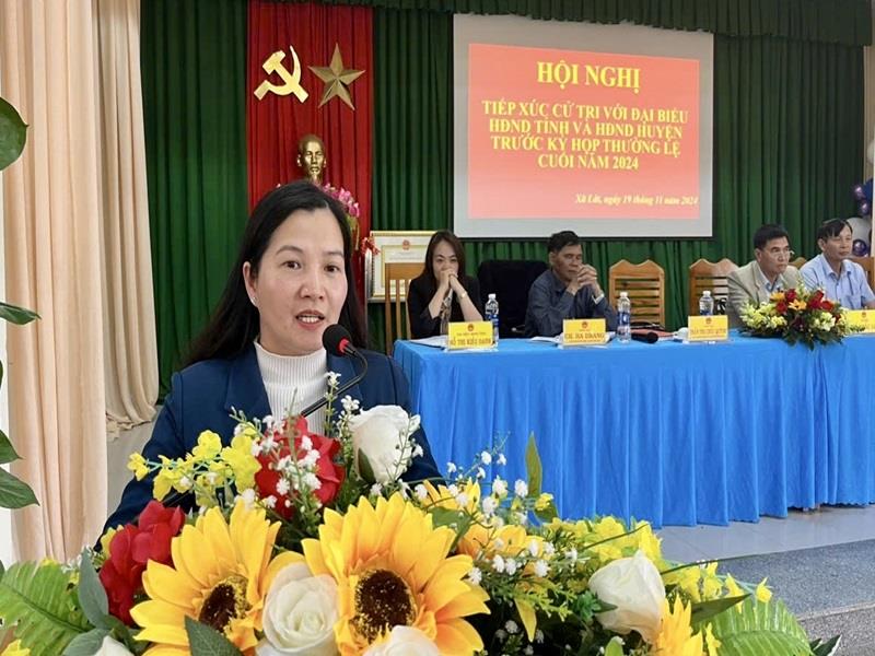 Đồng chí Trần Thị Chúc Quỳnh - Bí thư Huyện ủy Lạc Dương, đại biểu HĐND tỉnh tiếp thu và giải trình ý kiến cử tri