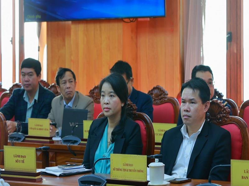 Đại biểu tỉnh Lâm Đồng dự và theo dõi hội nghị tại đầu cầu UBND tỉnh Lâm Đồng