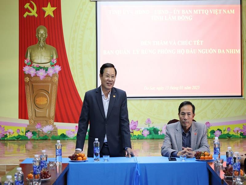 Chủ tịch Ủy ban MTTQ Việt Nam tỉnh đề nghị cán bộ, viên chức, người lao động Ban Quản lý rừng phòng hộ đầu nguồn Đa Nhim tiếp tục thực hiện tốt nhiệm vụ quản lý, bảo vệ rừng