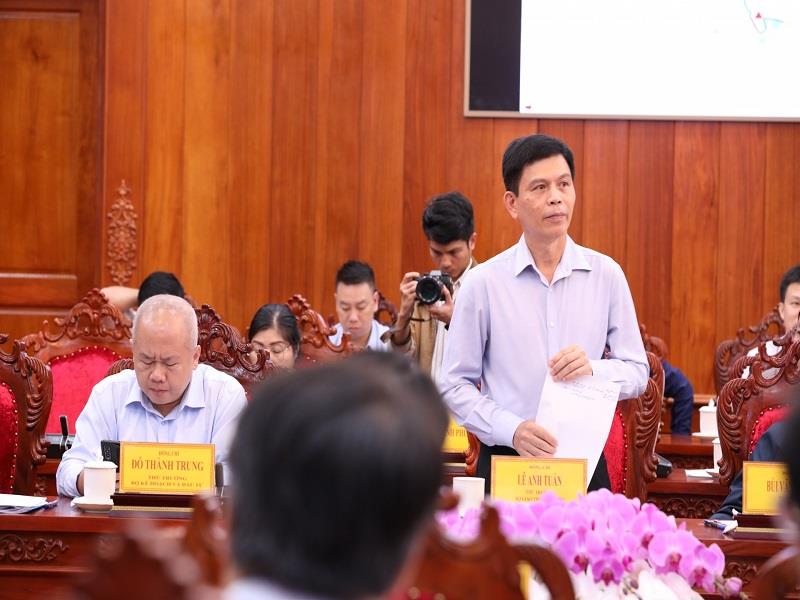 Thứ trưởng Bộ GTVT Lê Anh Tuấn nêu ý kiến về dự án cao tốc Nha Trang – Đà Lạt. Ông cho biết, Bộ GTVT hiện chưa có kế hoạch bố trí vốn đầu tư dự án này. Ông đề nghị, 2 tỉnh trước mắt chuẩn bị kế hoạch đầu tư để hình thành được chủ trương đầu tư. Sau đó, Bộ GTVT mới có thể giải quyết được một số kiến nghị của 2 tỉnh và nhà đầu tư