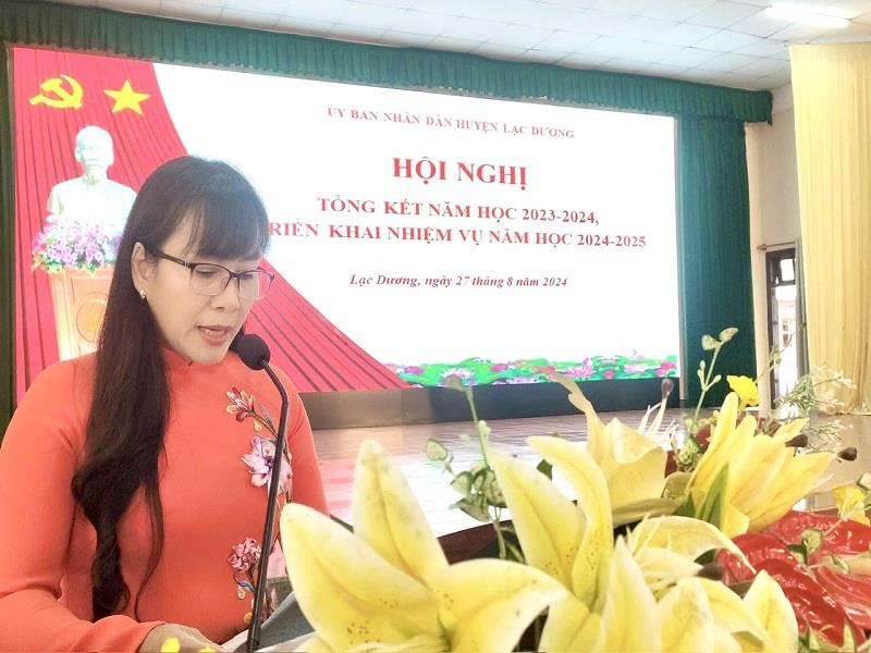 Giám đốc Sở Giáo dục và Đào tạo phát biểu tại hội nghị