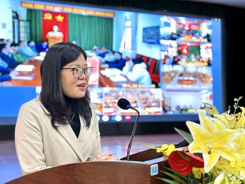 Lãnh đạo các phòng chuyên môn trao đổi tại Hội nghị