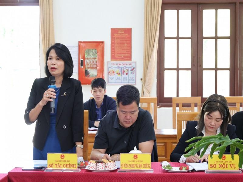 Lãnh đạo các sở, ngành đã giải đáp và đưa ra các giải pháp sớm tháo gỡ khó khăn cho địa phương