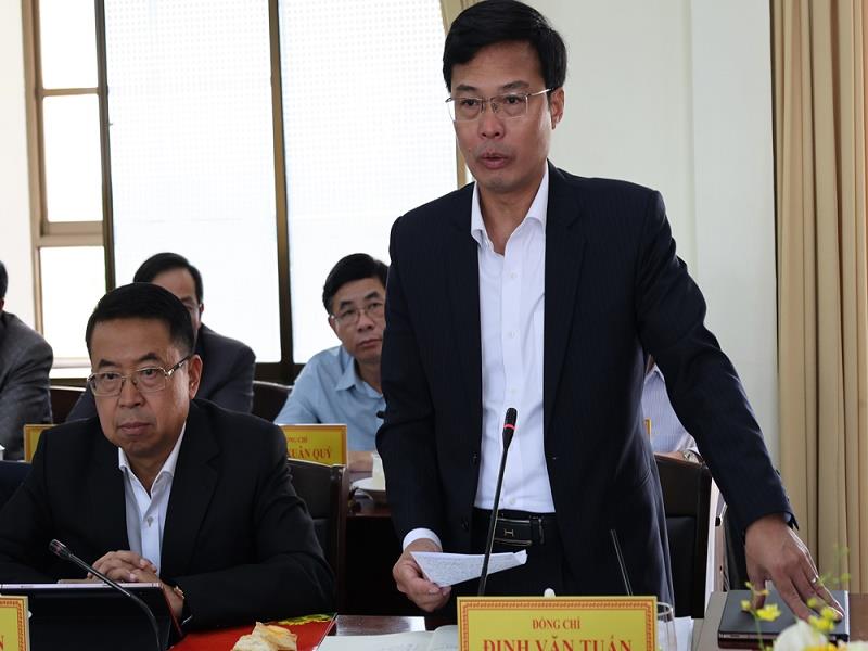 Đồng chí Đinh Văn Tuấn - Phó Chủ tịch UBND tỉnh phát biểu tại buổi làm việc