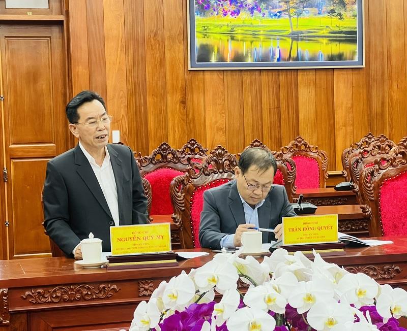 Đồng chí Nguyễn Quý Mỵ - Bí thư Huyện uỷ Đạ Huoai tham gia góp ý, thảo luận