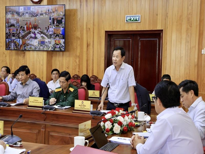 Ông Phạm Triều - Chủ tịch Ủy ban MTTQ Việt Nam tỉnh Lâm Đồng phát biểu các vấn đề từ hoạt động giám sát của MTTQ