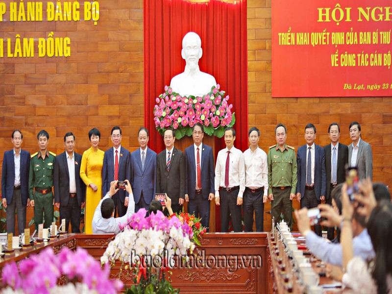 Lãnh đạo Ban Tổ chức Trung ương, Bộ khoa học và Công nghệ cùng Ban Thường vụ Tỉnh ủy Lâm Đồng chụp hình lưu niệm với tân Phó Bí thư Tỉnh uỷ Lâm Đồng Trần Hồng Thái