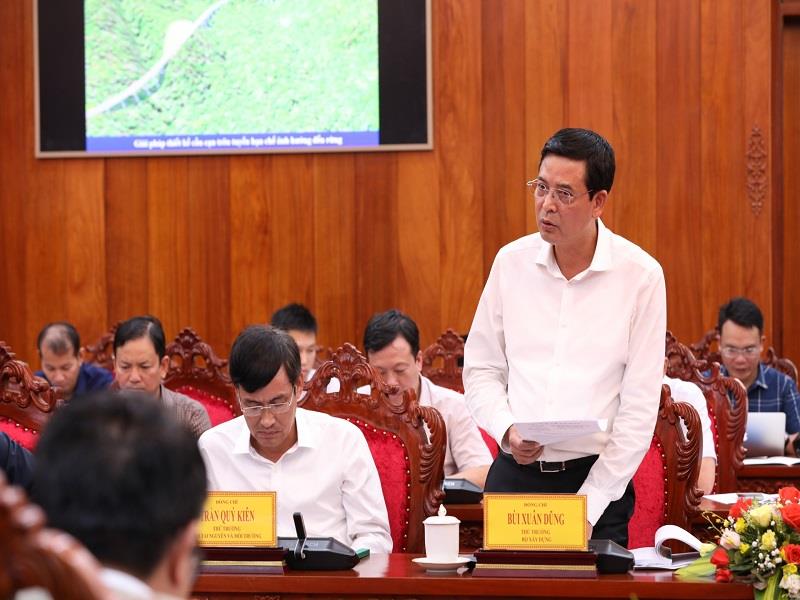 Ông Bùi Sơn Dũng – Thứ trưởng Bộ Xây dựng kiến nghị lựa chọn phương án tránh ảnh hưởng nhiều nhất đến rừng. Ông cũng lưu ý xem xét đến các hướng tuyến, làm thế nào phải có các giải pháp thiết kế tối ưu nhất