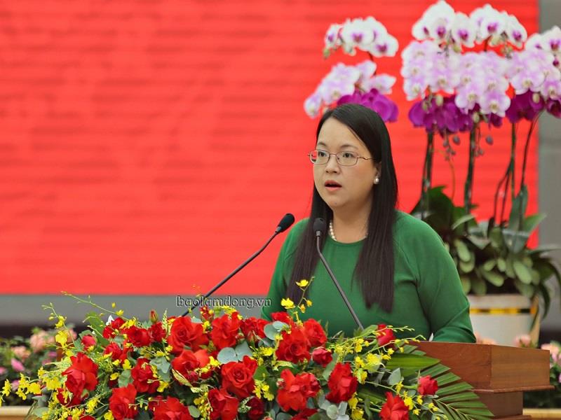 Đồng chí Dương Thị Ngà - Trưởng Ban Pháp chế HĐND tỉnh Lâm Đồng, được điều động giữ chức vụ Bí thư Huyện ủy Đơn Dương phát biểu nhận nhiệm vụ