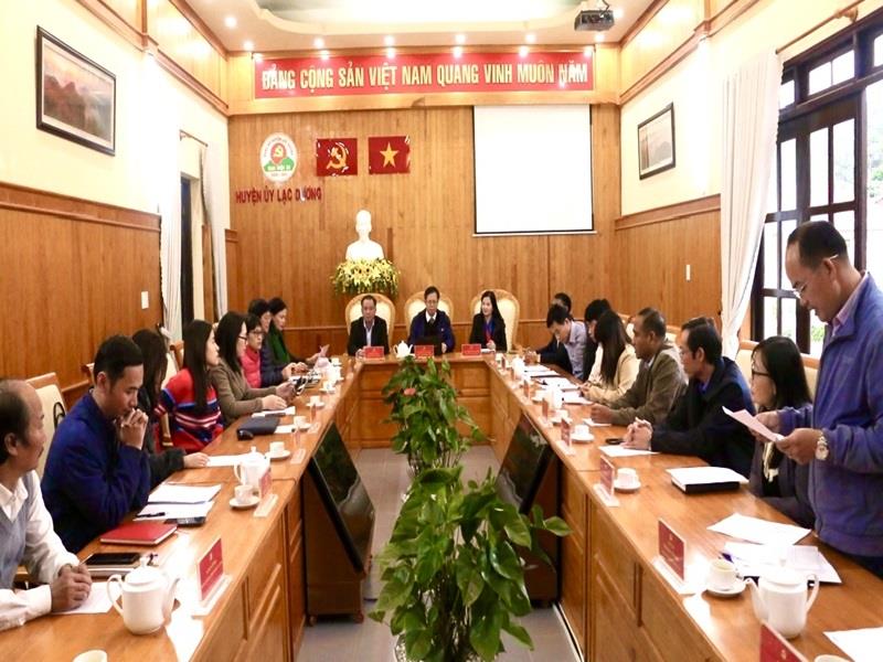 Quang cảnh buổi làm việc