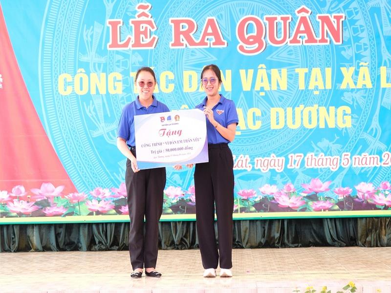 Huyện Đoàn Lạc Dương trao tặng công trình “Vì đàn em thân yêu”