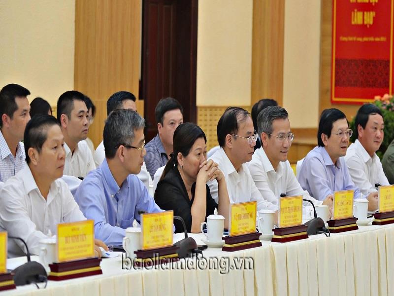 Các đại biểu tham dự Lễ tiếp nhận ủng hộ Chương trình Xoá nhà tạm, nhà dột nát