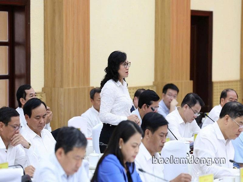 Đại diện Bộ Công thương phát biểu trả lời một số kiến nghị của lãnh đạo 3 tỉnh