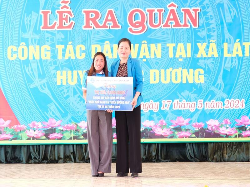 Hội LHPN huyện Lạc Dương hỗ trợ mô hình sinh kế cho Hội LHPN xã Lát