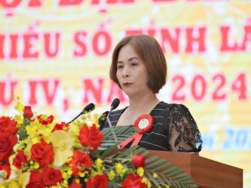 Bà Klong K’ Xuân - đại diện người uy tín thôn Bon Rơm xã N’ Thol Hạ, huyện Đức Trọng với tham luận về Phát huy vai trò người có uy tín trong công tác bảo vệ anh ninh chính trị, trật tự an toàn xã hội vùng đồng bào DTTS