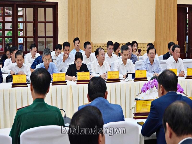 Các đại biểu tham dự Lễ tiếp nhận ủng hộ Chương trình Xoá nhà tạm, nhà dột nát