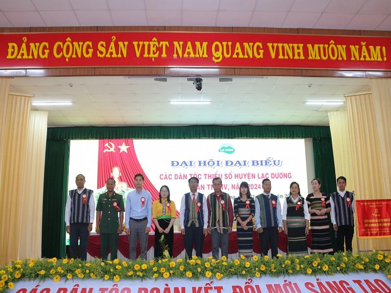 Đoàn đại biểu tham dự Đại hội đại biểu các DTTS tỉnh Lâm Đồng lần thứ IV, năm 2024 ra mắt Đại hội