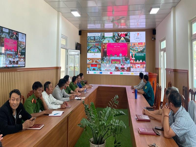 Các đại biểu tham dự Hội nghị tại điểm cầu xã Đạ Ròn, huyện Đơn Dương