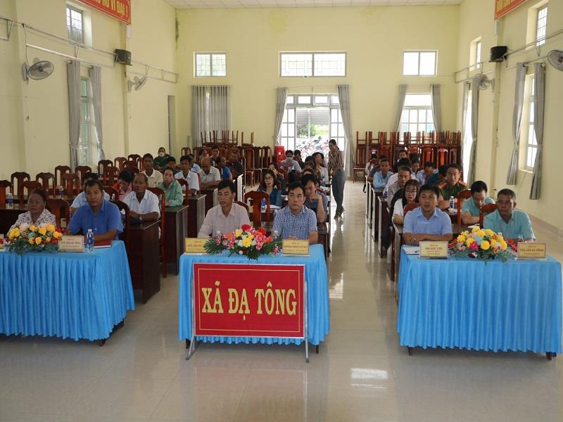 Các đại biểu tham dự Hội nghị tại điểm cầu xã Đạ Tông, huyện Đam Rông