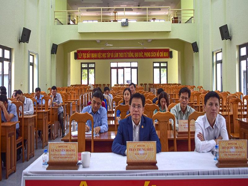 Ngay sau lễ phát động đợt thi đua cao điểm  Đảng bộ, chính quyền, quân và dân tỉnh Lâm Đồng đoàn kết, quyết tâm vượt qua khó khăn, vươn lên cùng đất nước do tỉnh tổ chức, huyện Đức Trọng đã tổ chức lễ phát động trực tuyến, với sự tham gia tại 12 điểm cầu của các xã, thị trấn trong toàn huyện. Ảnh: Võ Lan
