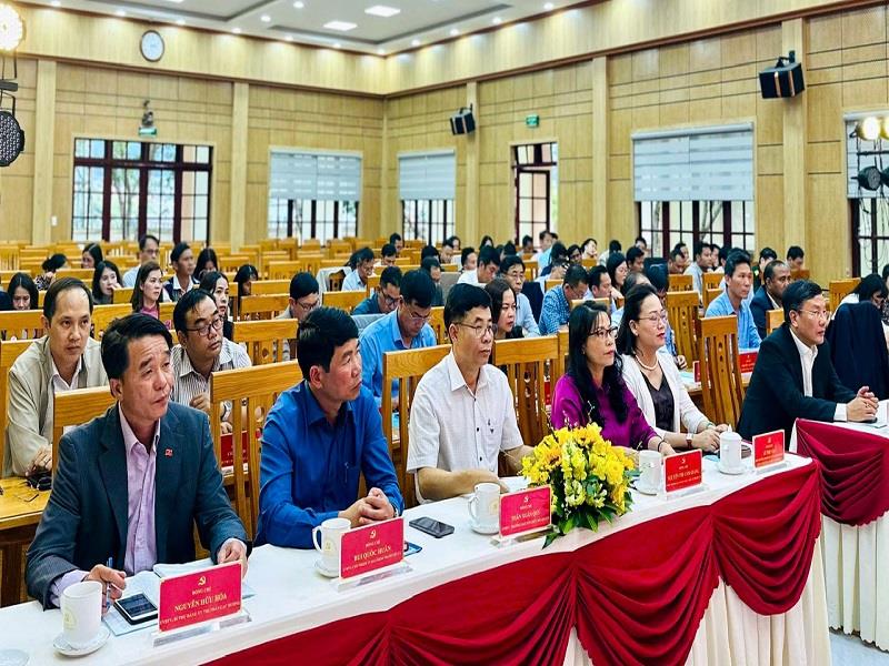 Các đại biểu tham dự hội nghị