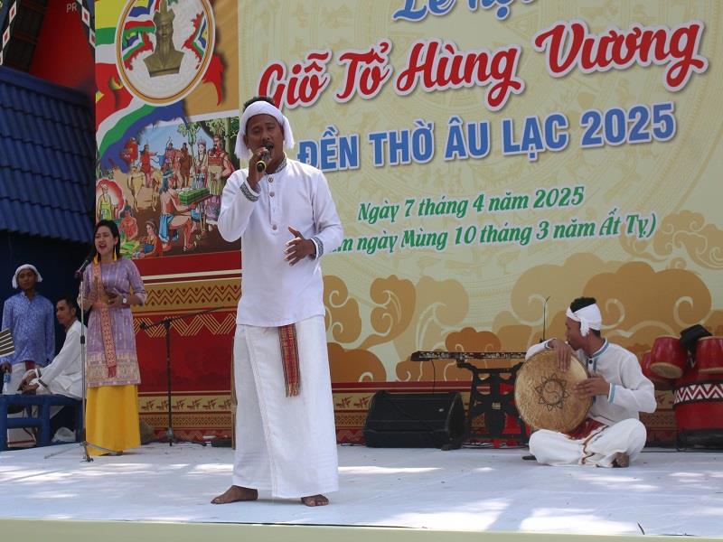 Biểu diễn dân ca Chăm