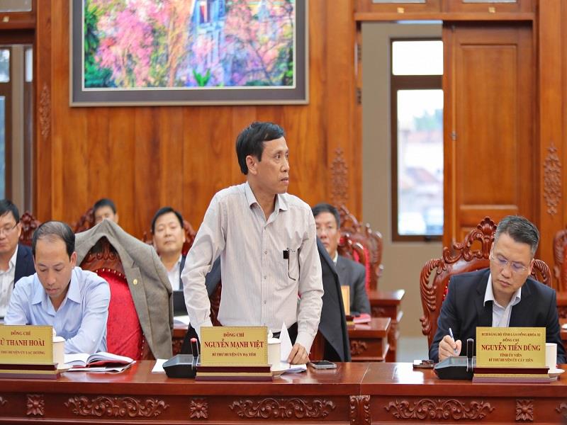 Đồng chí Nguyễn Mạnh Việt - Bí thư Huyện uỷ Đạ Tẻh phát biểu tại buổi làm việc