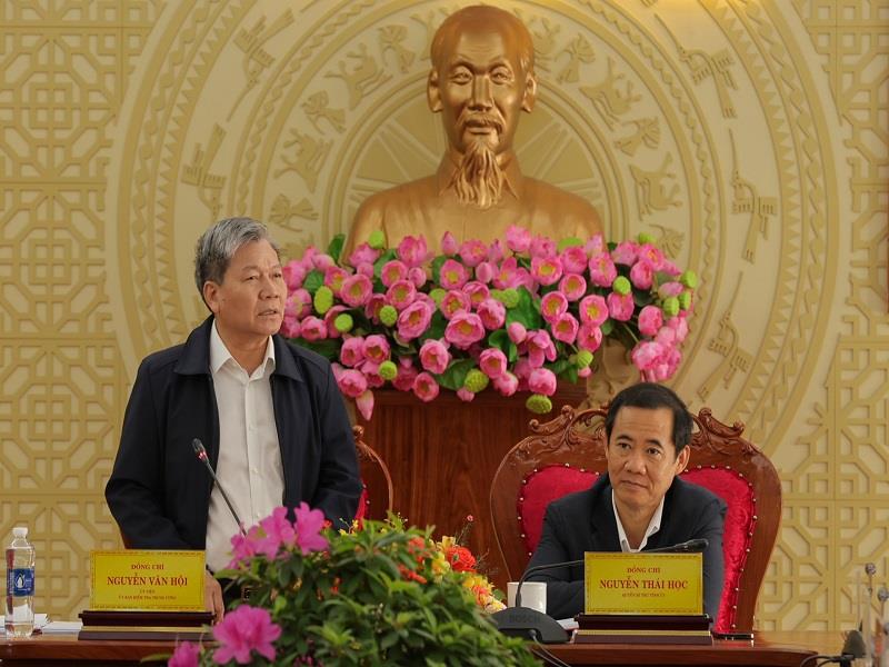 Đồng chí Nguyễn Văn Hội - Ủy viên Ủy ban Kiểm tra Trung ương, Phó Trưởng Đoàn Kiểm tra ghi nhận những ý kiến góp ý