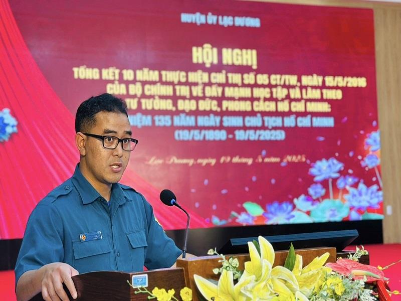 Đại biểu tham luận tại hội nghị