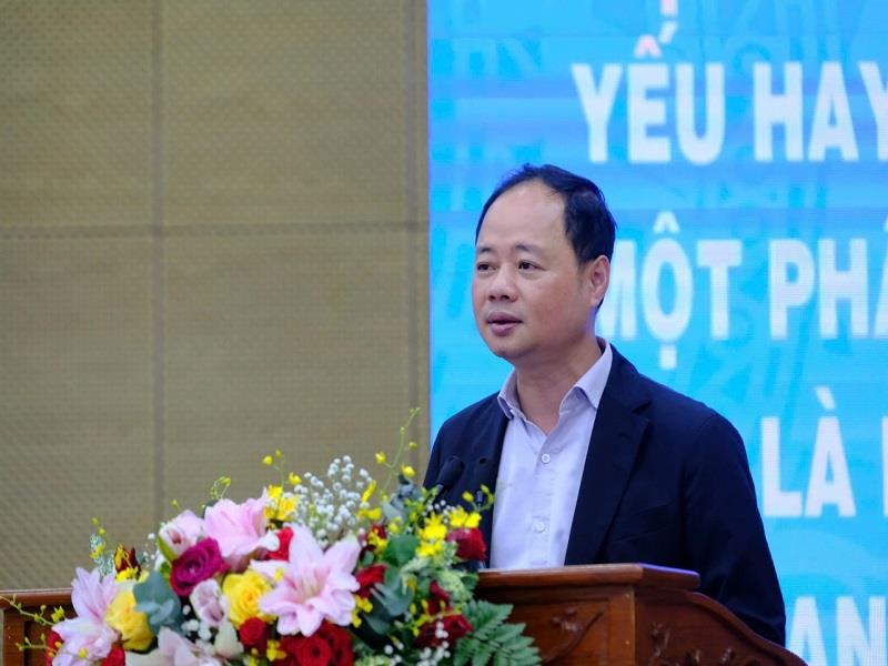 Đồng chí Trần Hồng Thái - Phó Bí thư Tỉnh ủy, Chủ tịch UBND tỉnh phát biểu kết luận Hội nghị