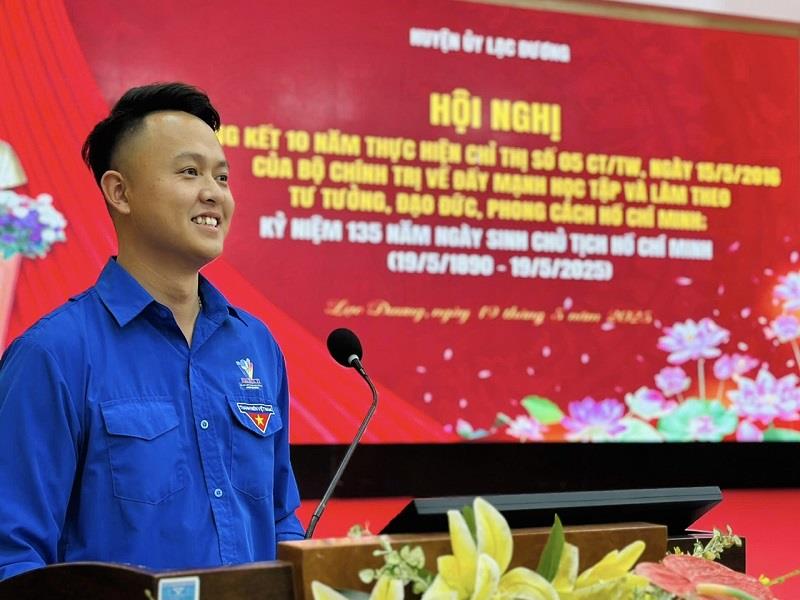 Đại biểu tham luận tại hội nghị