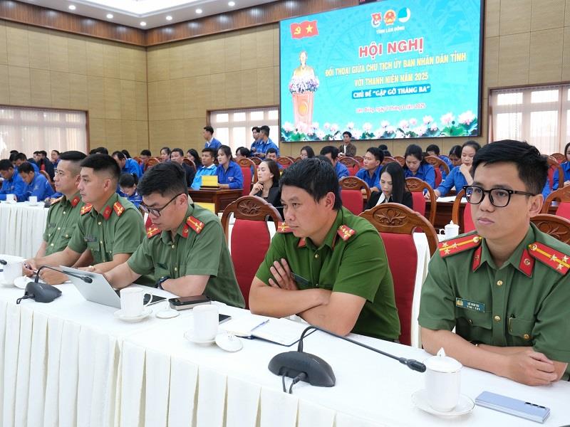 Thanh niên lực lượng vũ trang tham gia Hội nghị