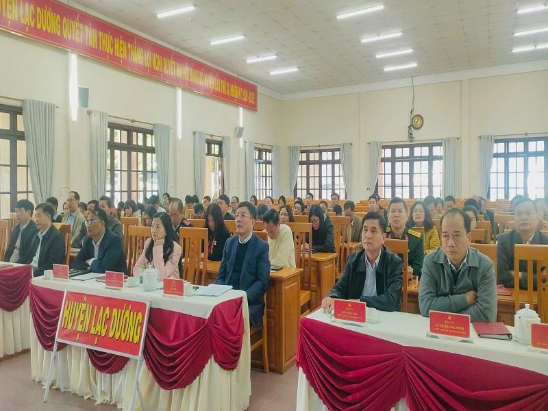 Lãnh đạo huyện Lạc Dương dự Hội nghị trực tuyến tại Hội trường Huyện uỷ