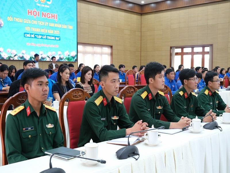 Thanh niên lực lượng vũ trang tham gia Hội nghị