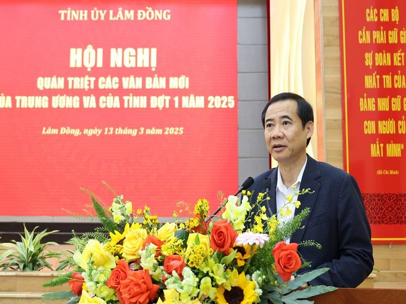 Đồng chí Nguyễn Thái Học - Quyền Bí thư Tỉnh ủy phát biểu khai mạc Hội nghị