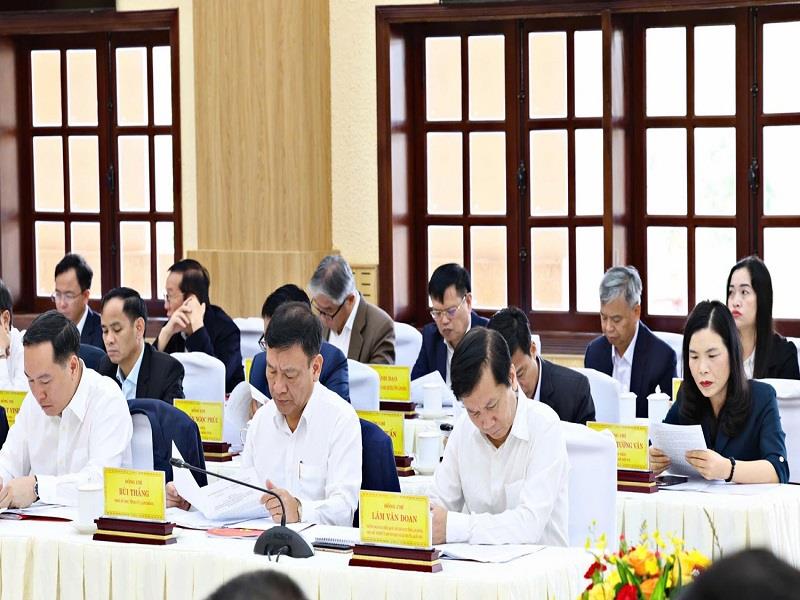 Các đại biểu tham dự buổi làm việc